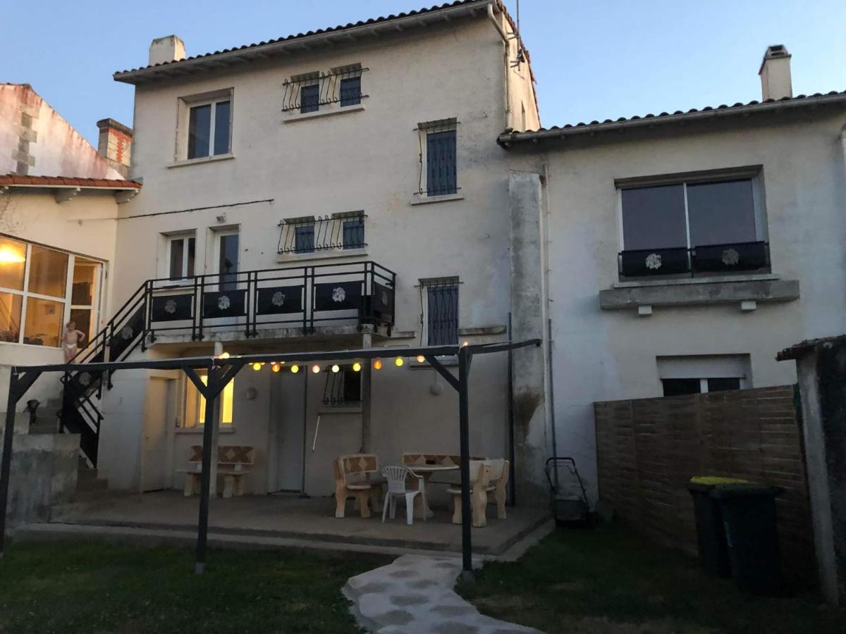 Belle maison de ville tout confort Etaules  Extérieur photo
